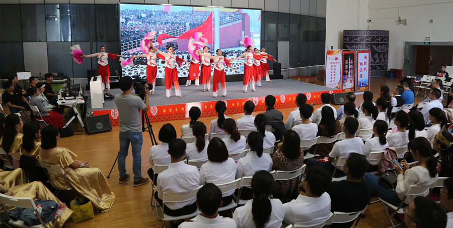 粮科所公司表演舞蹈《我和我的祖国》.jpg
