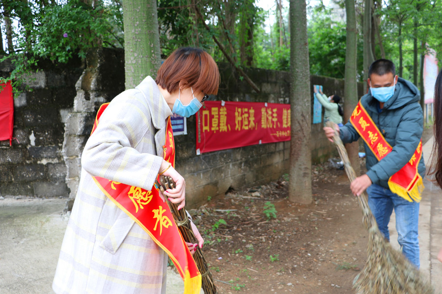 智鸿环保集团志愿者到白沙村开展服务活动