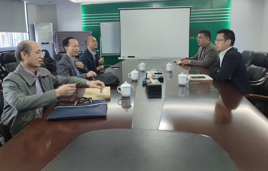 广西粮食经济学会会长封成斌到粮科所公司调研