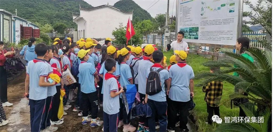 学生参观恭城全国示范性项目 (2).jpg