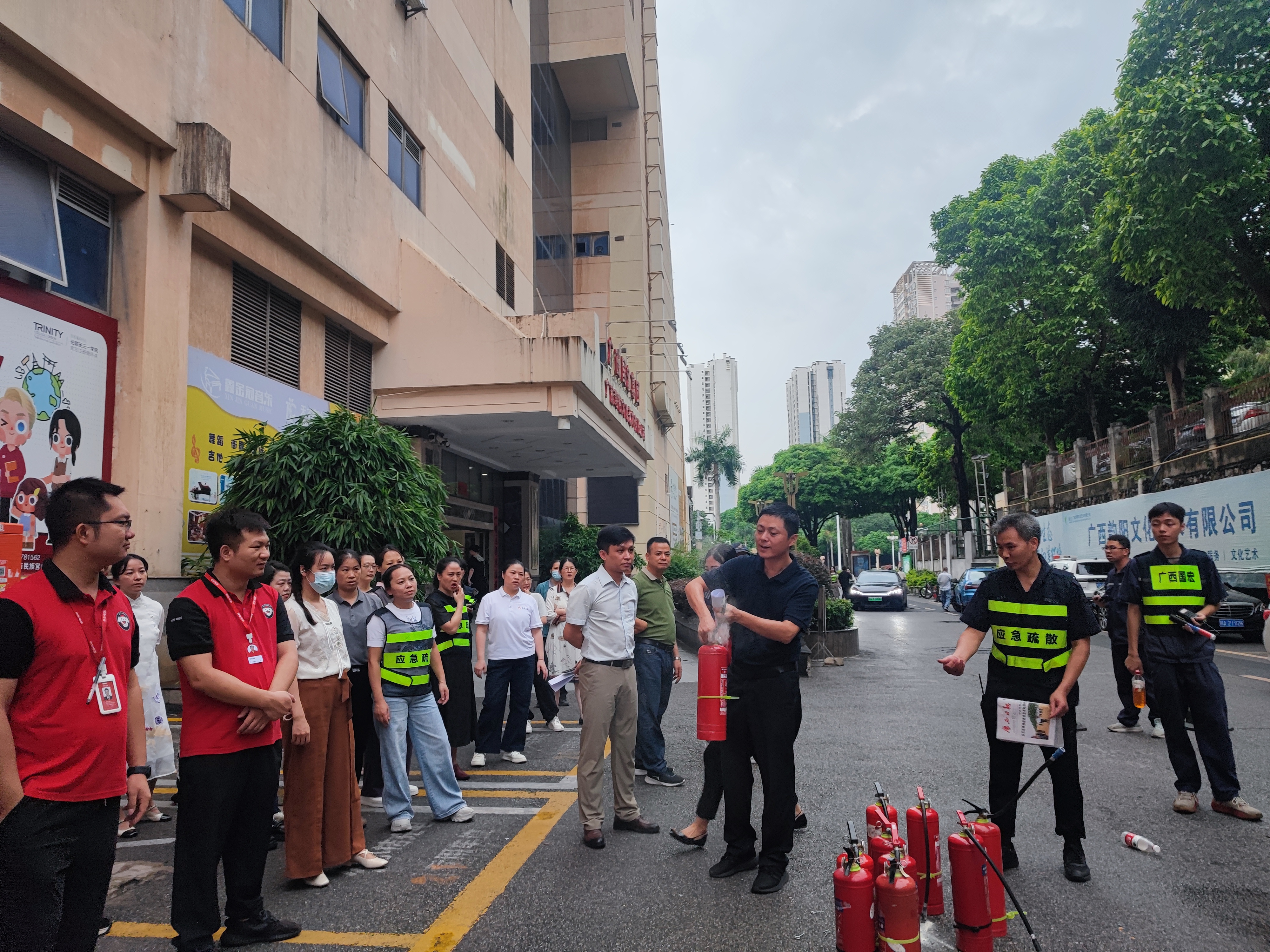 筑牢安全防线 锤炼应急本领——韵阳文化公司组织开展广西民族艺术宫应急疏散演练